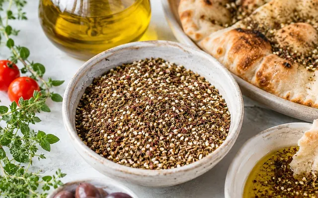 What Does Za’atar Taste Like? Flavor, Tang & Best Uses